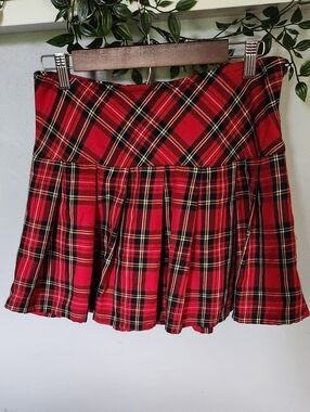 Hot Topic Red Plaid Mini Skirt with Zipper